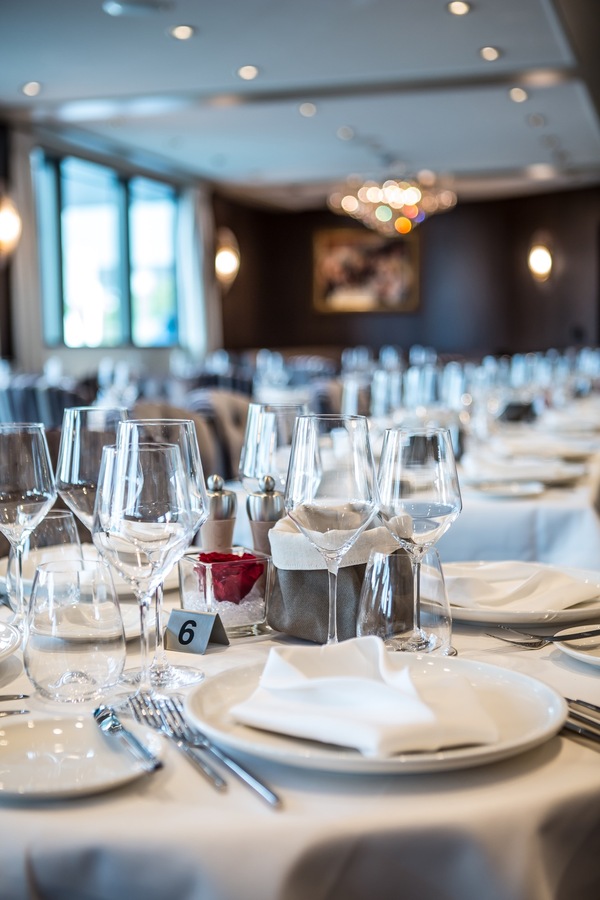 Riviera Travel Thomas Hardy Interior Restaurant 1.jpg